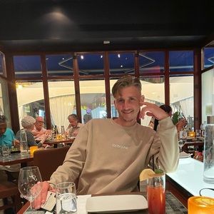 Meet your Posher, Alen